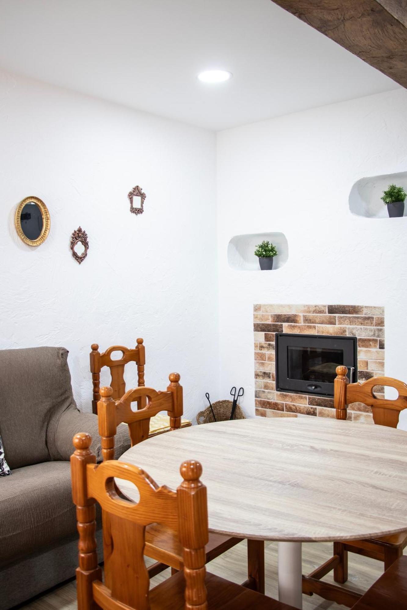 Casas Rurales La Carrasca 오사 데 몬티엘 외부 사진